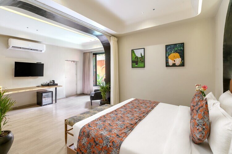 Junior Suite With Bathtub and Pool View Red Pier