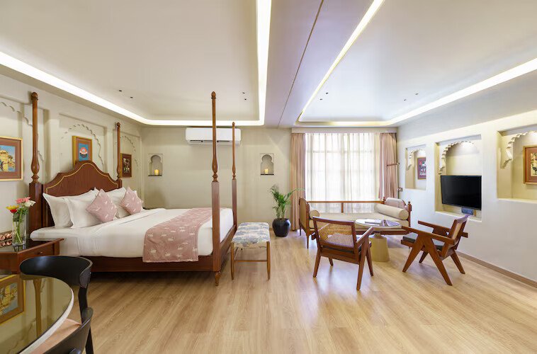 Presidential Suite With Bathtub and Balcony Red Pier