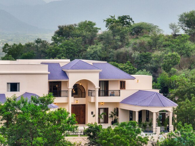 Villa Sol | A Hilltop Villa