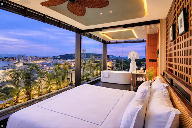 Palace View Jacuzzi Suite