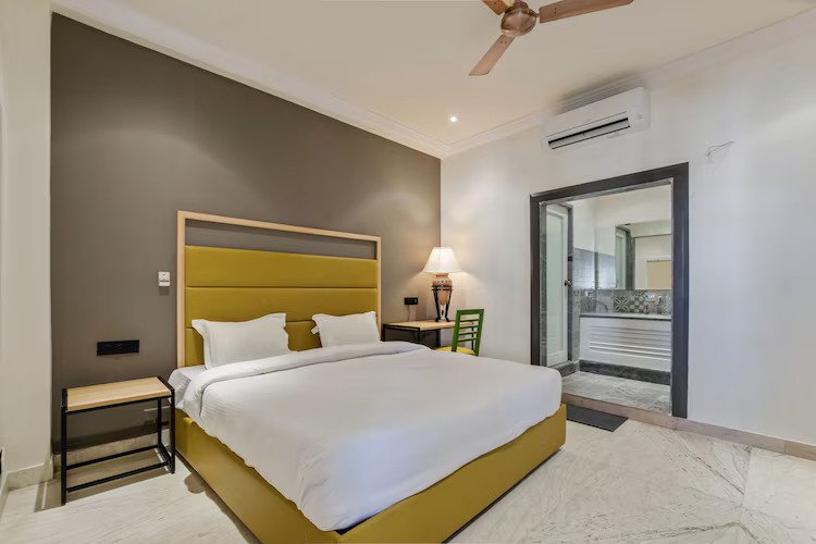 DownTown Executive Room